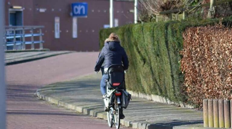 Fietsende vijftiger is vijf kilo lichter