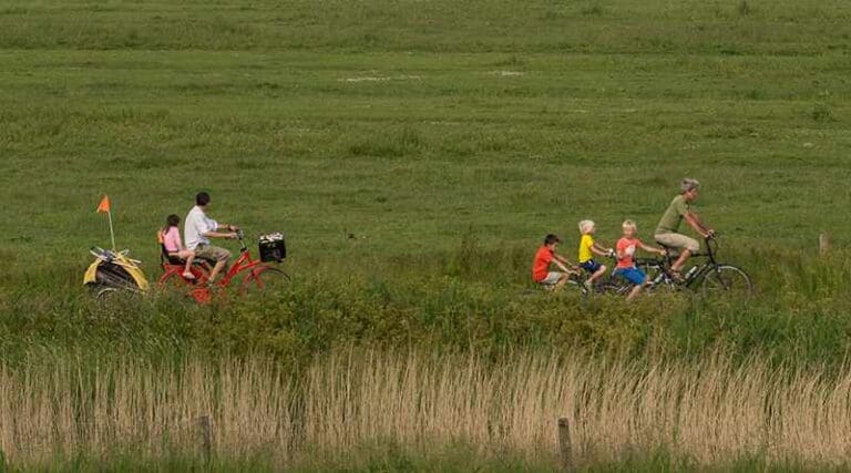 Nieuwe meerdaagse fietsroute langs natuurkampeerterein