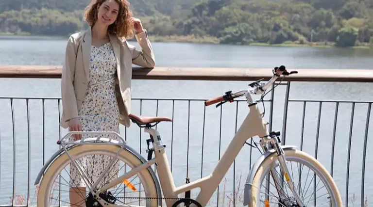 Deze e-bike heeft een nieuw snufje om soepeler weg te fietsen