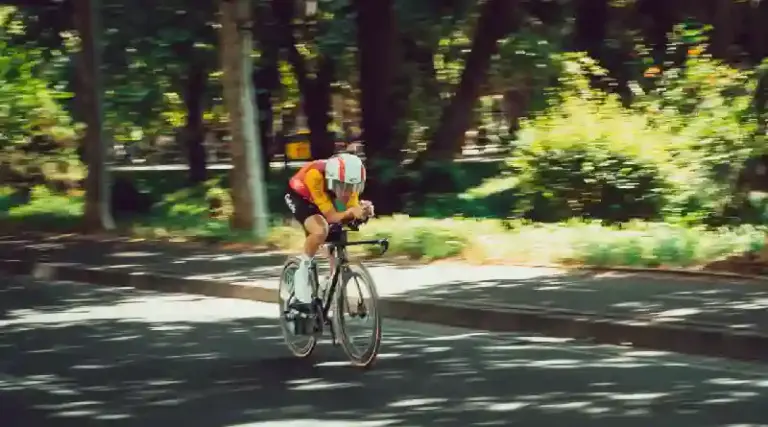 Fietsen met rugpijn: waar komt het vandaan en wat kun je eraan doen?