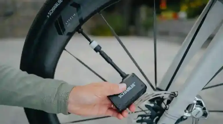 Schwalbe E-Micro Pump: compacte elektrische fietspomp